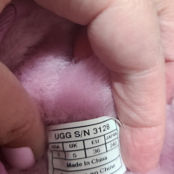 UGG - Picture 5 of 5